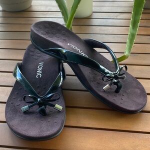 Vionic Bella II Patent Leather Black Thong Bow Arch Support Sandal Size 7